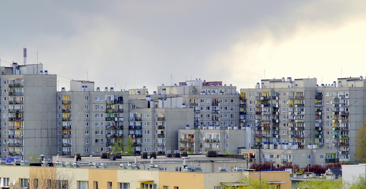 Instalacje sanitarno-techniczne: Jak zaplanować i zainstalować efektywne i funkcjonalne instalacje sanitarno-techniczne, takie jak baterie, kabiny prysznicowe, wanny i toalety.