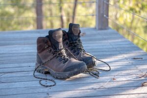 Buty robocze dla pracowników – jakie wybrać, aby dobrze się nosiły i były trwałe?